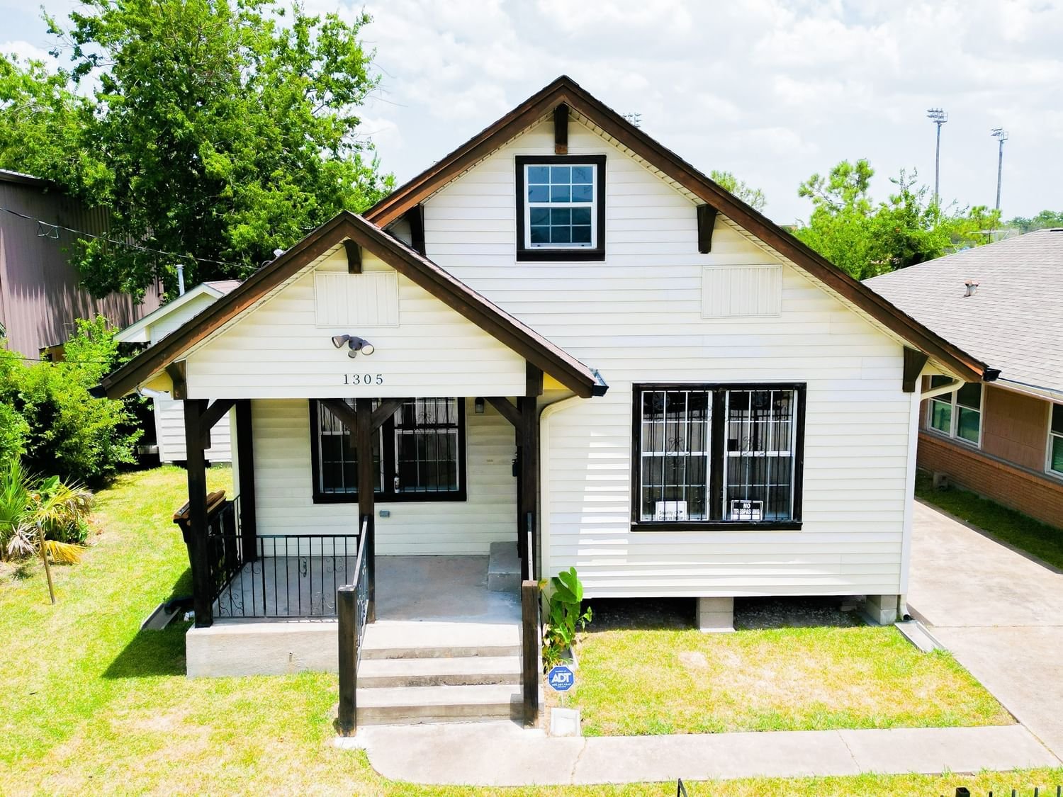 Real estate property located at 1305 Munger, Harris, Suburban, Houston, TX, US