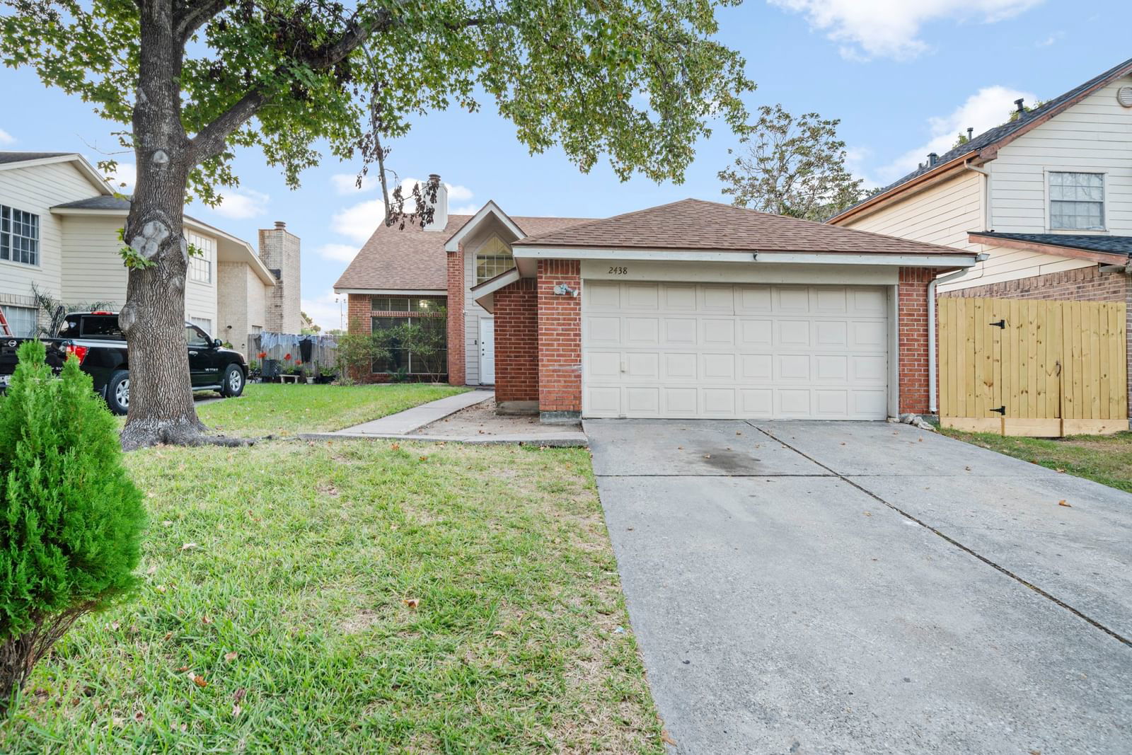 Real estate property located at 2438 Brush Hollow, Harris, Heritage Village Sec 01, Houston, TX, US