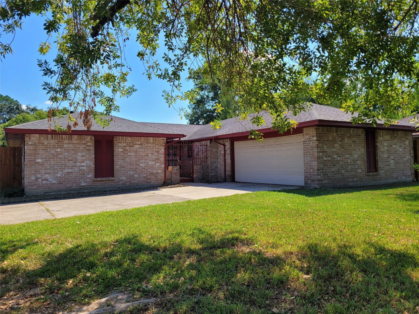 Real estate property located at 10570 Keeneland, Harris, Fallbrook Sec 03, Houston, TX, US