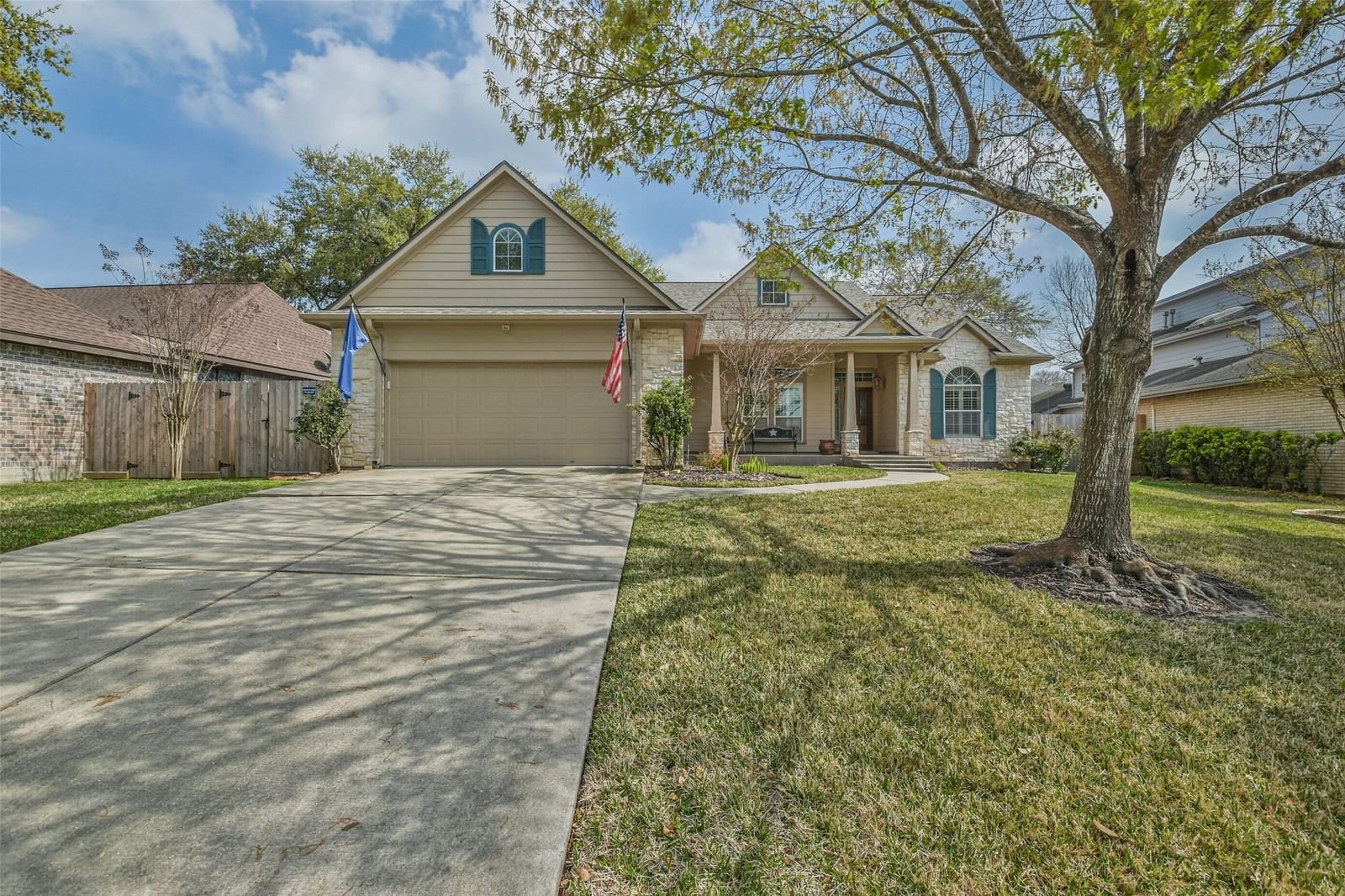 Real estate property located at 239 Dawns Edge, Montgomery, April Sound, Conroe, TX, US