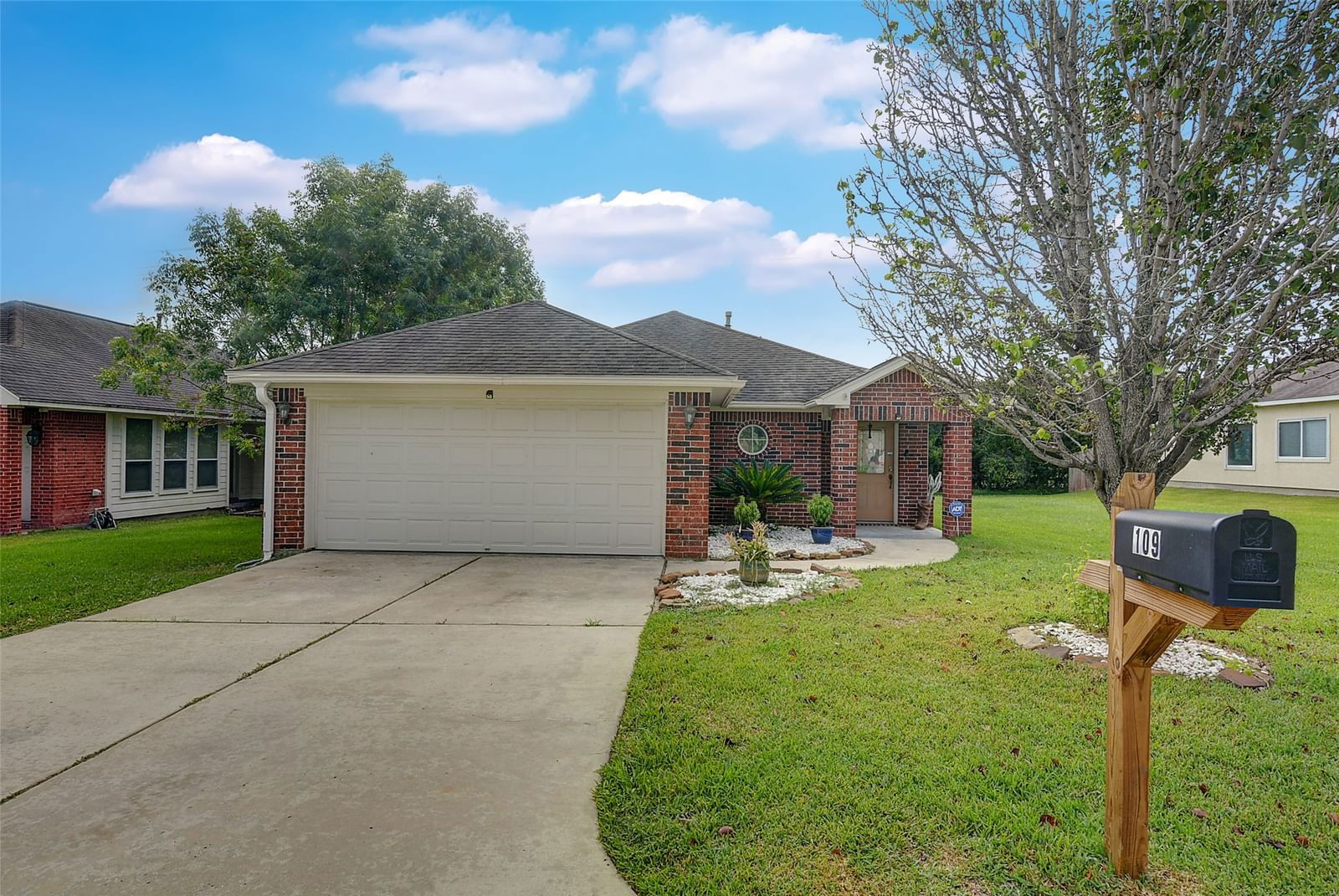 Real estate property located at 109 Moonspinner, Montgomery, April Sound 09, Conroe, TX, US