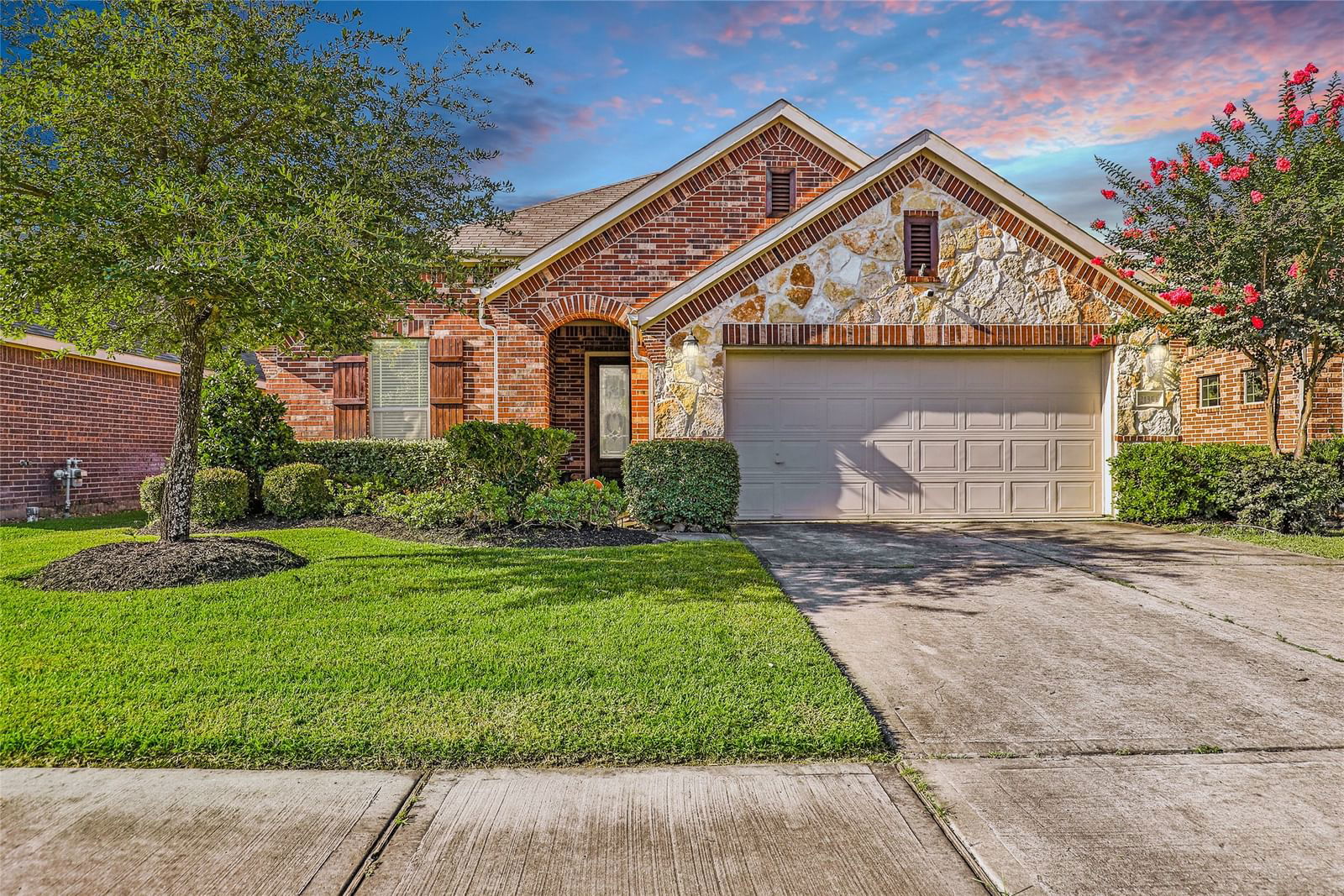 Real estate property located at 21353 Kings Guild, Montgomery, Kings Mill 07, Kingwood, TX, US