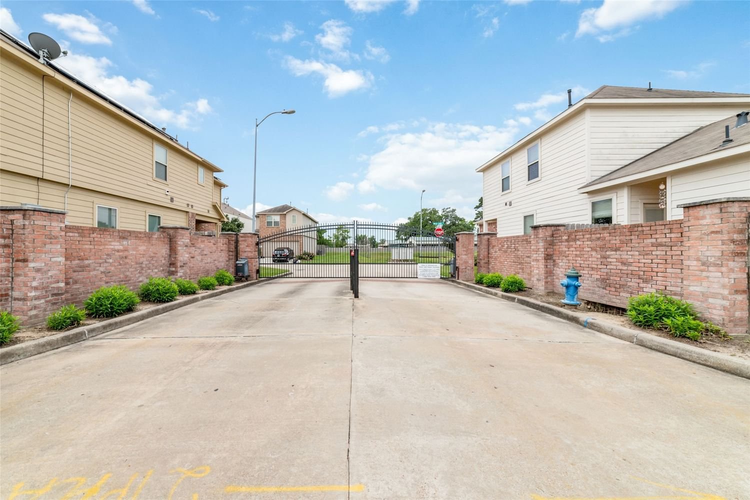 Real estate property located at 8038 Villa Lago, Harris, Villas/Willowbrook, Houston, TX, US