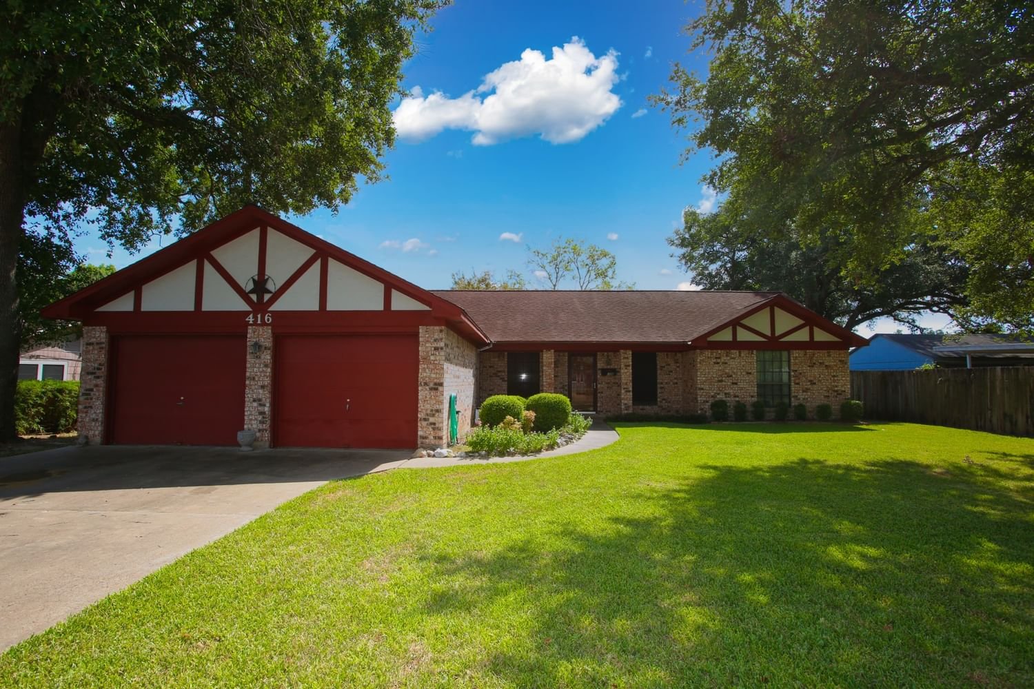 Real estate property located at 416 Forest Oaks Ln, Brazoria, Lake Jackson, TX, US