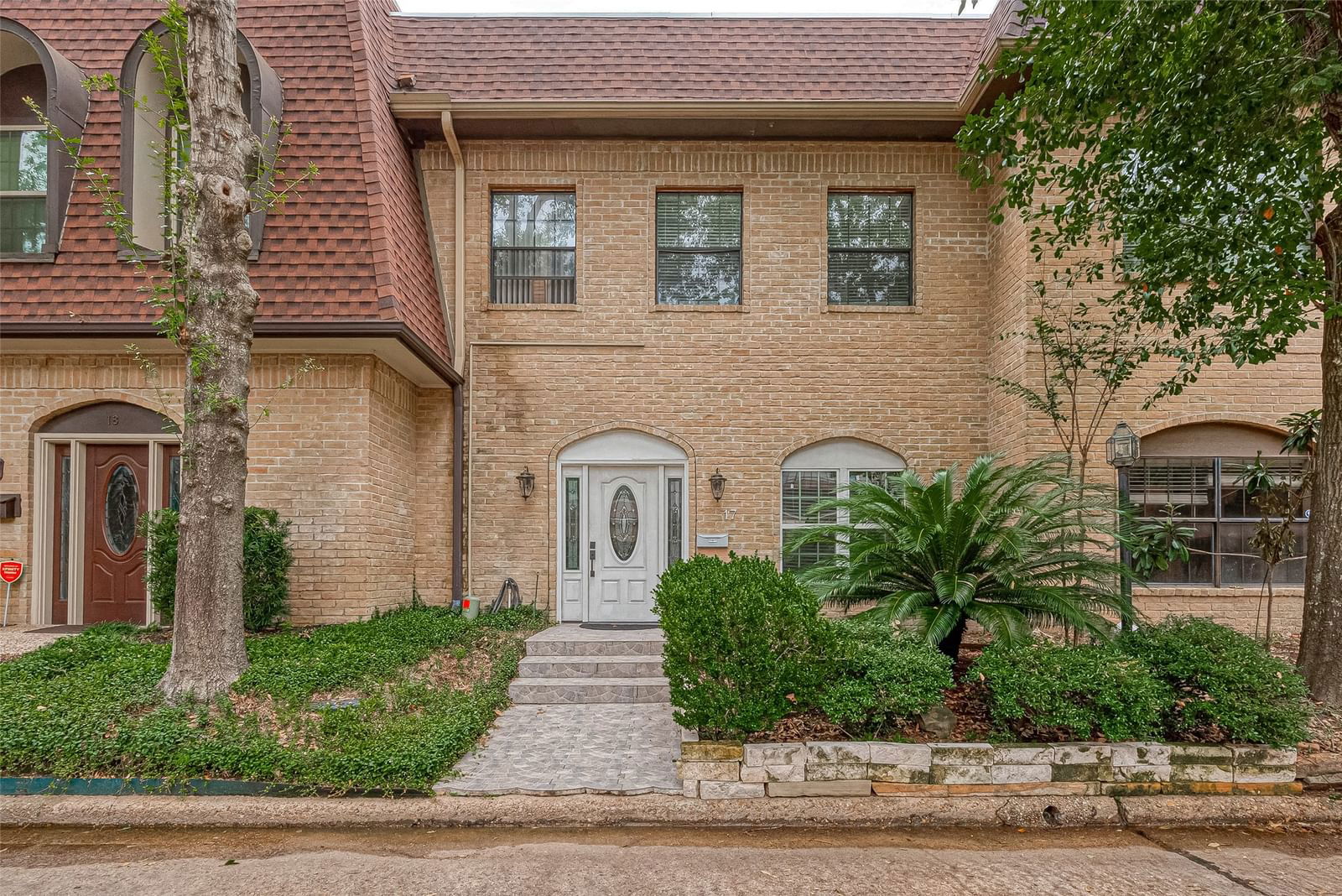 Real estate property located at 17 Bayou Pointe, Harris, Woodlake Forest Sec 03 R/P, Houston, TX, US