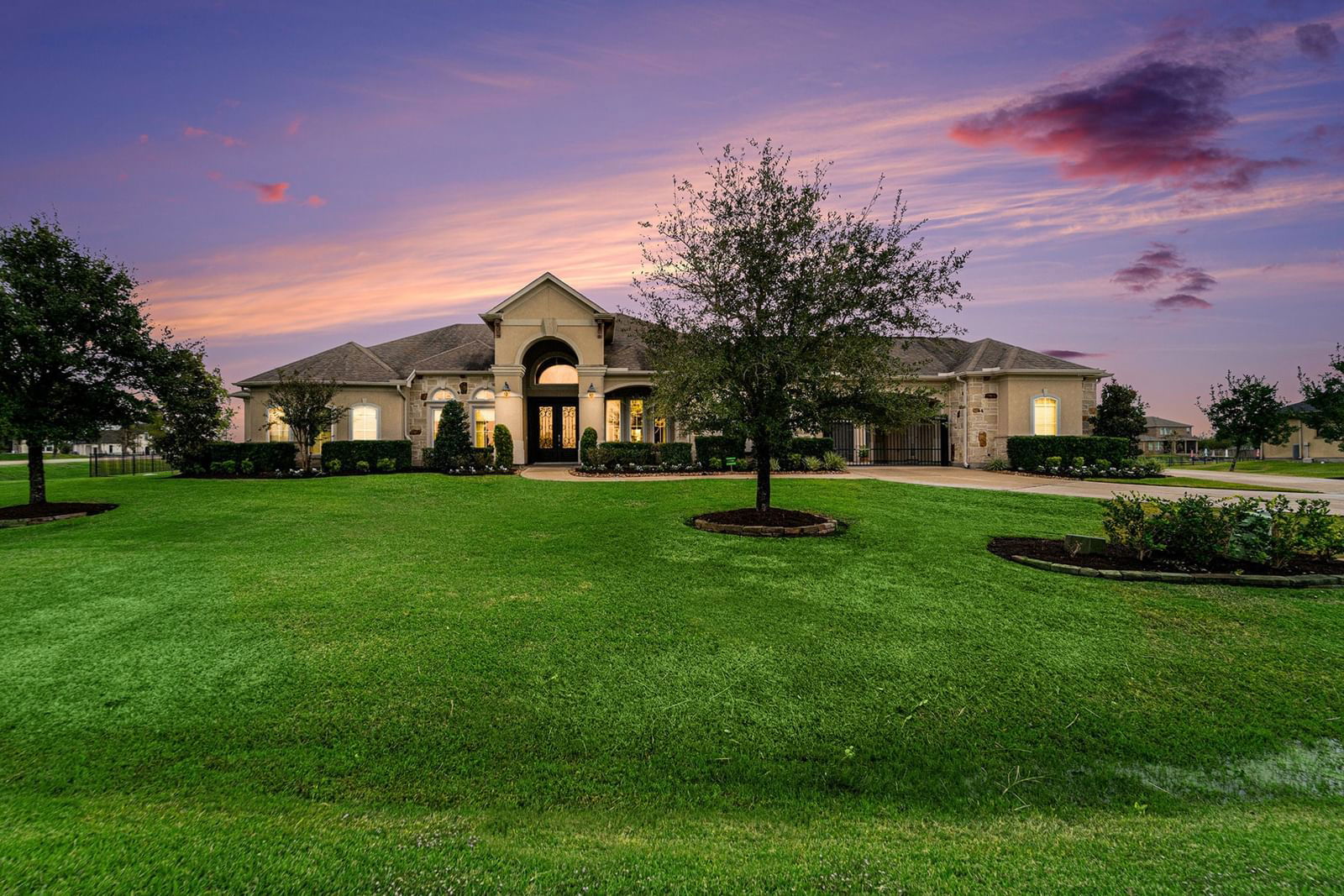 Real estate property located at 311 Leaning Oak, Fort Bend, Whispering Oaks, Richmond, TX, US