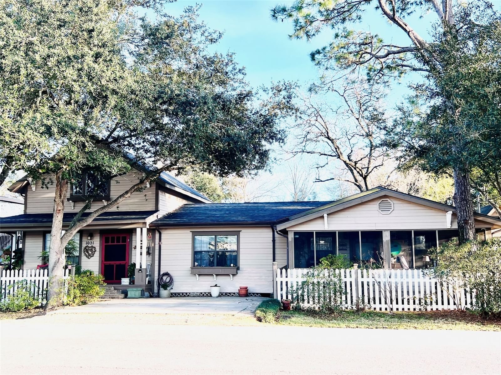 Real estate property located at 1021 Avenue, Galveston, Clifton By The Sea, Bacliff, TX, US
