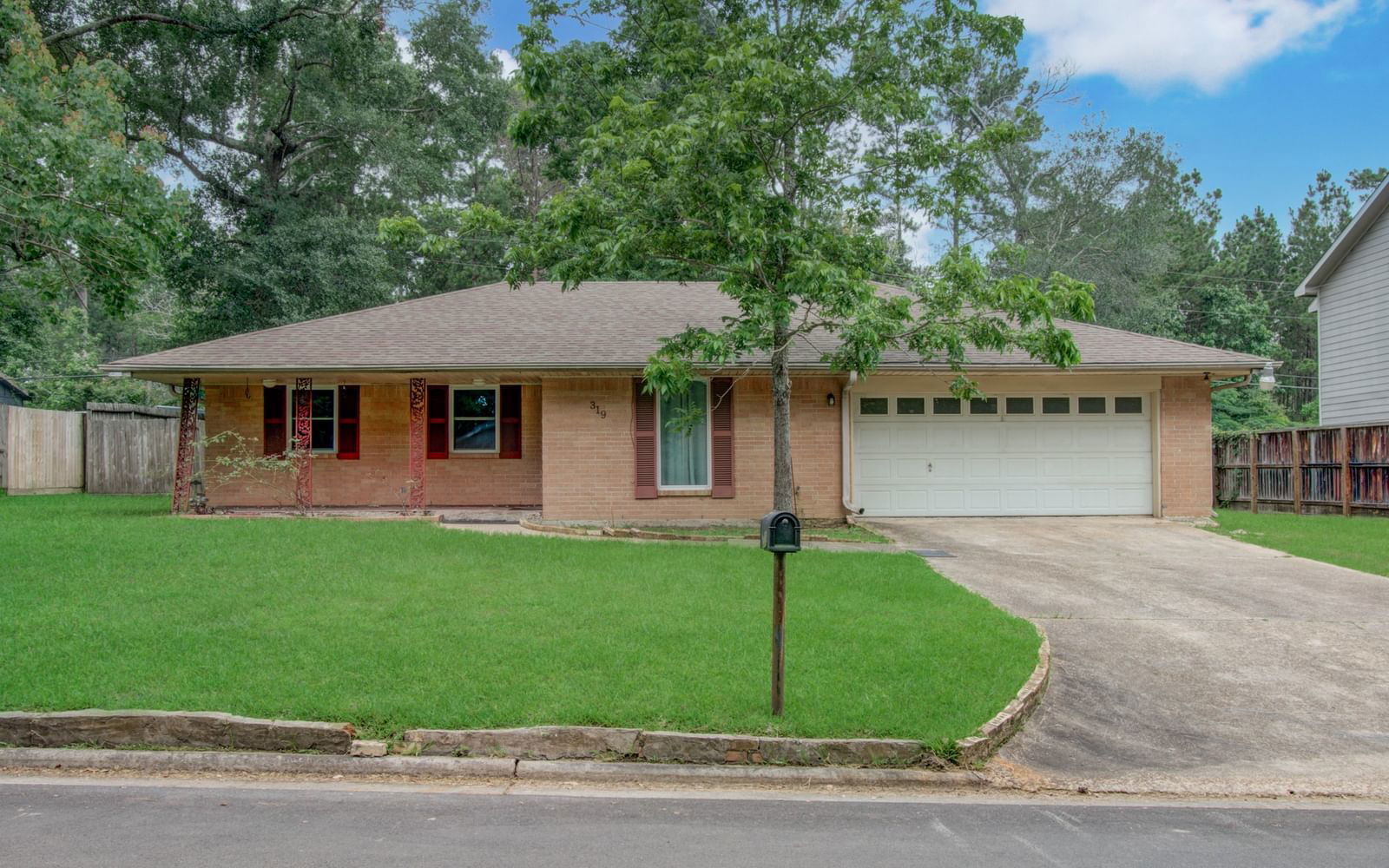 Real estate property located at 319 Woodland Hills Dr, Montgomery, Sunset Ridge, Conroe, TX, US