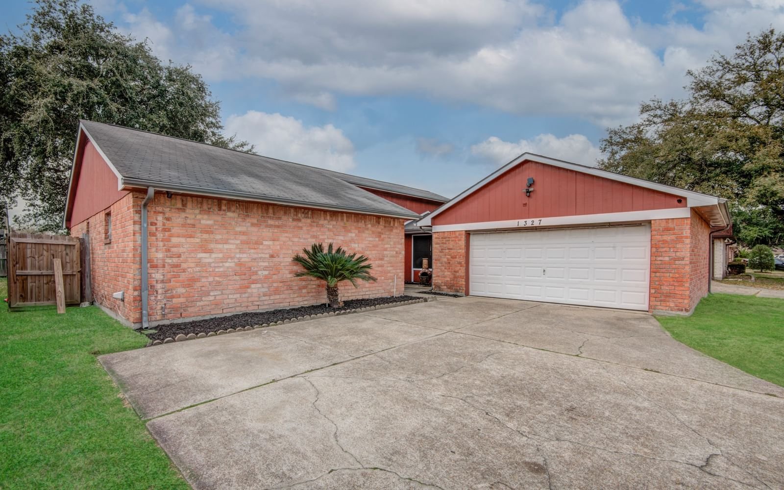 Real estate property located at 1327 Great Dover, Harris, Sterling Green Sec 03, Channelview, TX, US