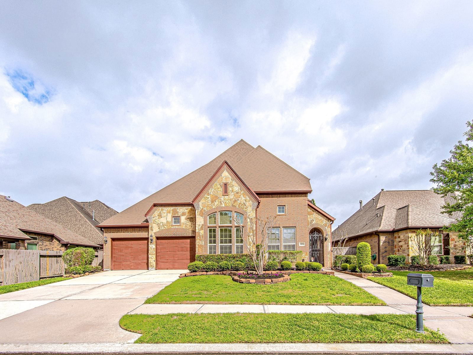 Real estate property located at 2806 King Point View, Harris, Lakes/Cypress Forest Sec 3, Spring, TX, US