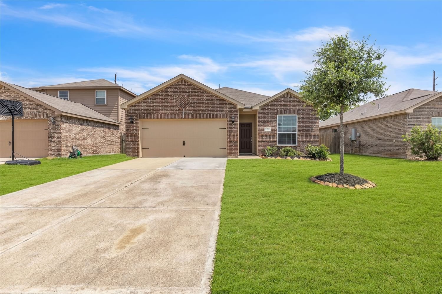 Real estate property located at 1211 Diamond Drape, Brazoria, Sterling Lakes West Sec 3 A07, Rosharon, TX, US