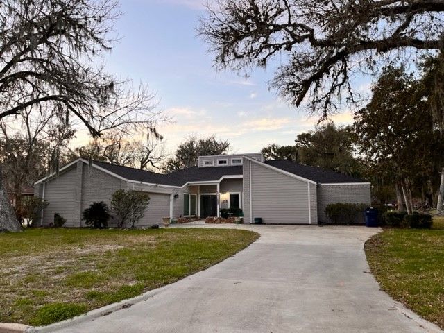 Real estate property located at 256 Woodhaven, Brazoria, West Columbia, TX, US