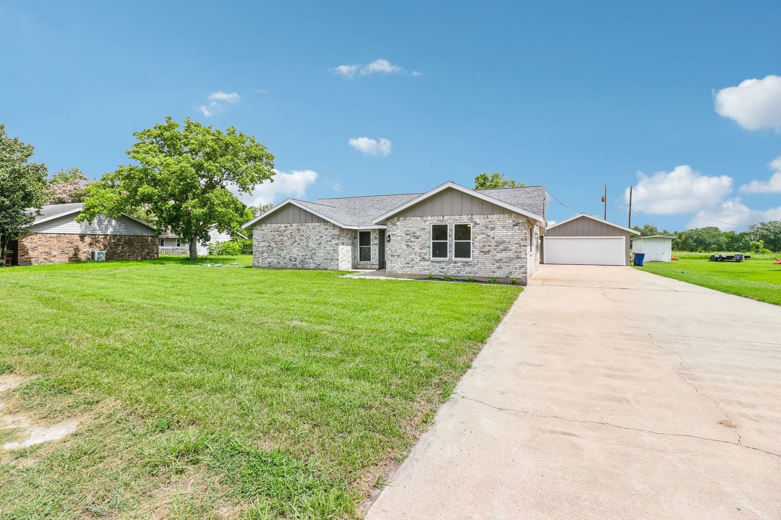 Real estate property located at 405 County Road 243, Brazoria, E Waller, Angleton, TX, US