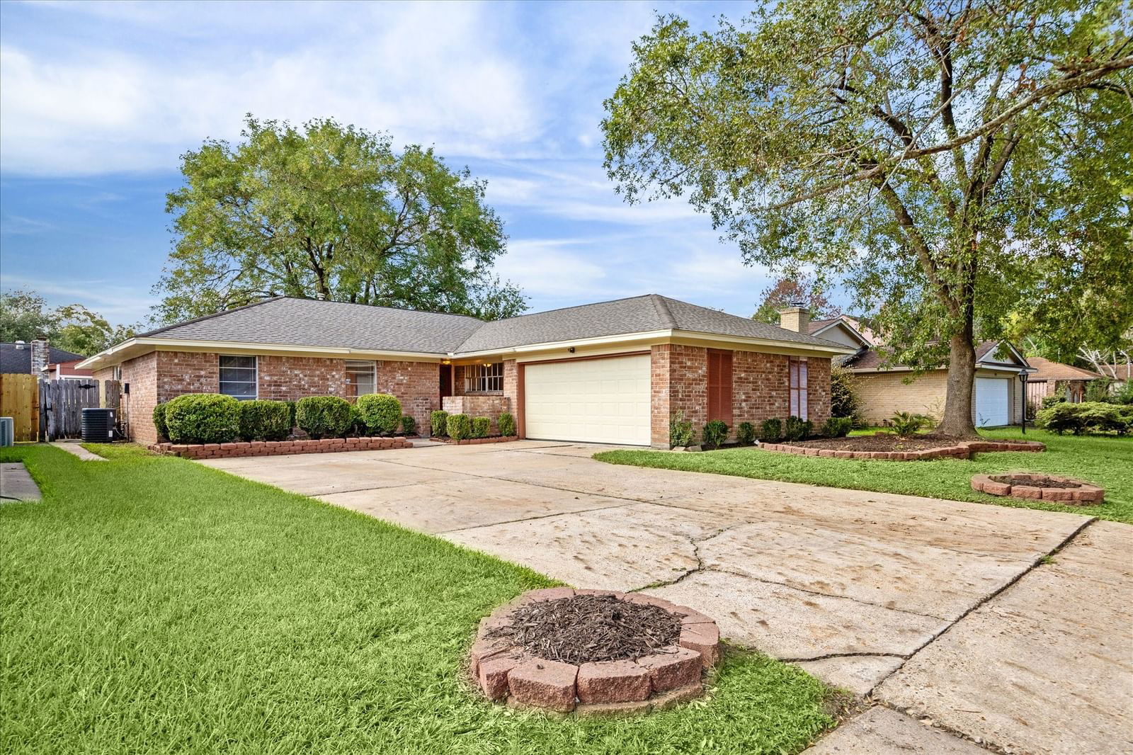 Real estate property located at 1919 Bend, Fort Bend, Quail Valley East, Missouri City, TX, US