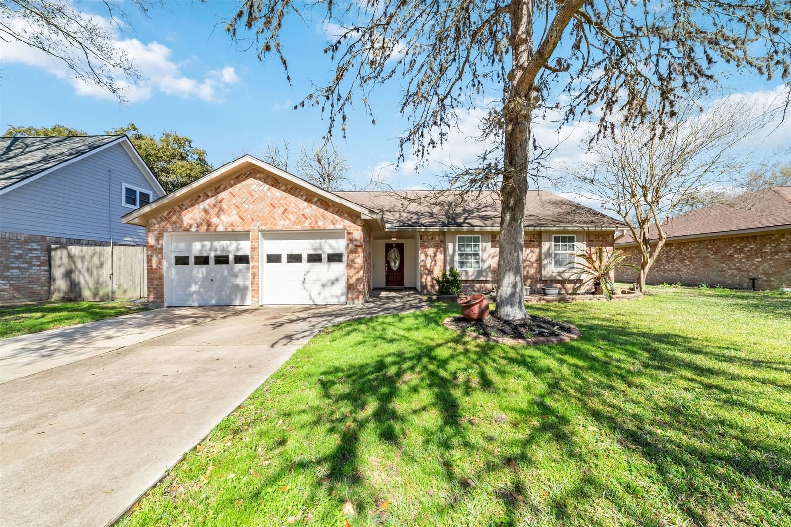 Real estate property located at 13918 Ivymount, Fort Bend, Covington Woods Sec 3, Sugar Land, TX, US