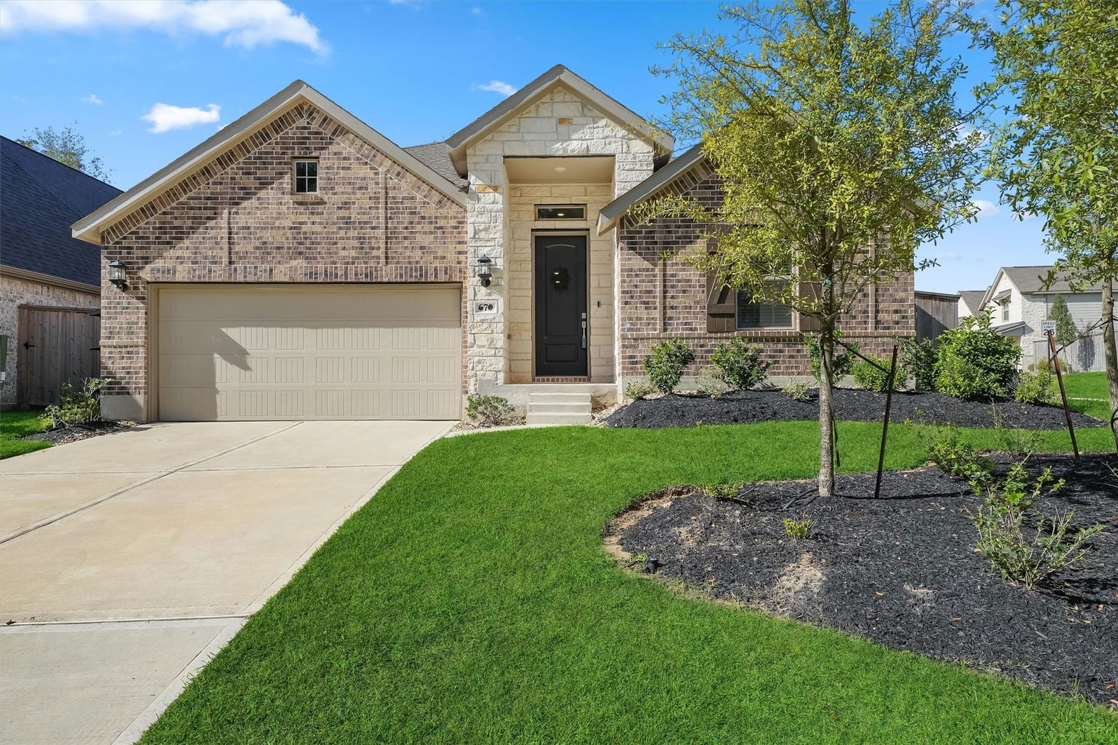 Real estate property located at 670 Cascade Heights Dr, Montgomery, Woodforest, Montgomery, TX, US