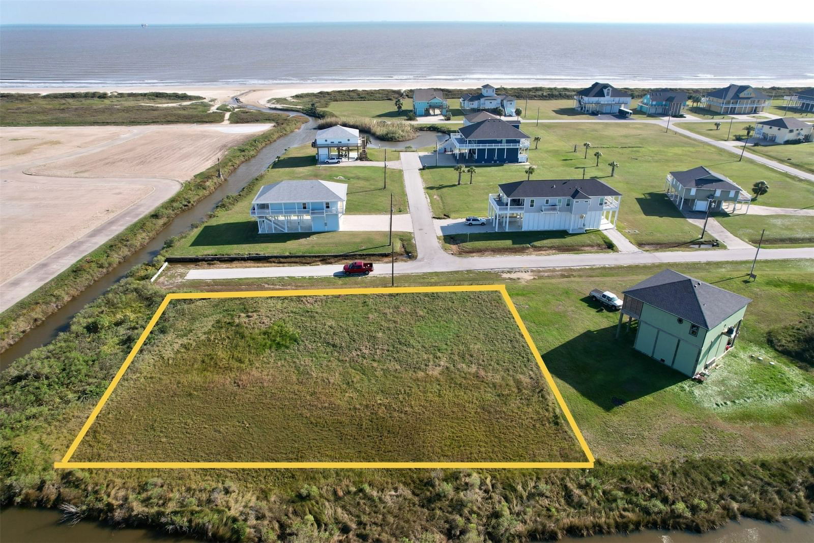 Real estate property located at 697 Overlook, Galveston, Rancho Carribe Sec  2, Crystal Beach, TX, US