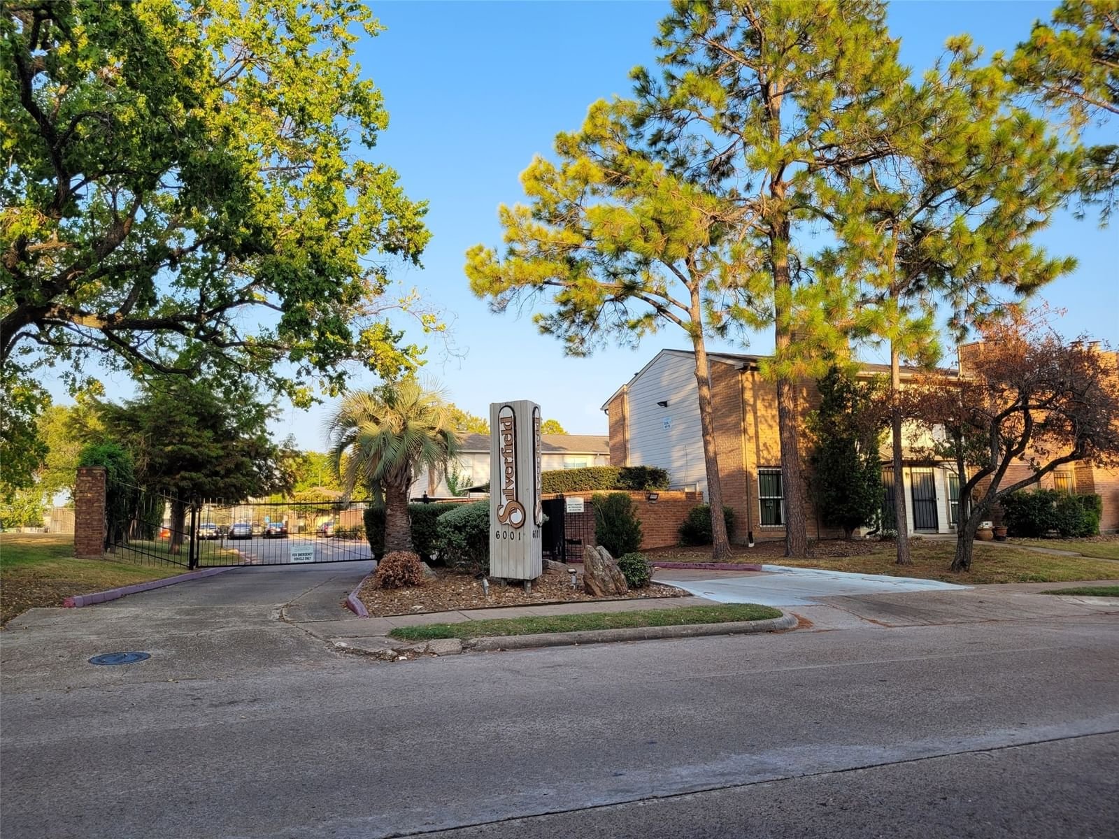 Real estate property located at 6001 Reims Rd #405, Harris, Silverfield Condo Ph 01, Houston, TX, US