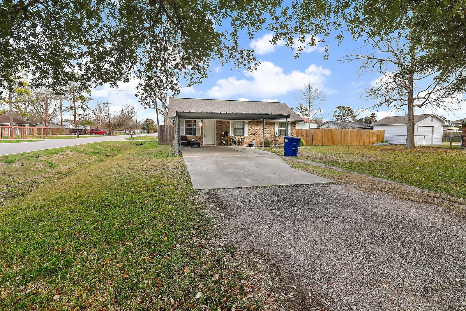 Real estate property located at 526 Elena, Harris, Elena Townsite, Highlands, TX, US
