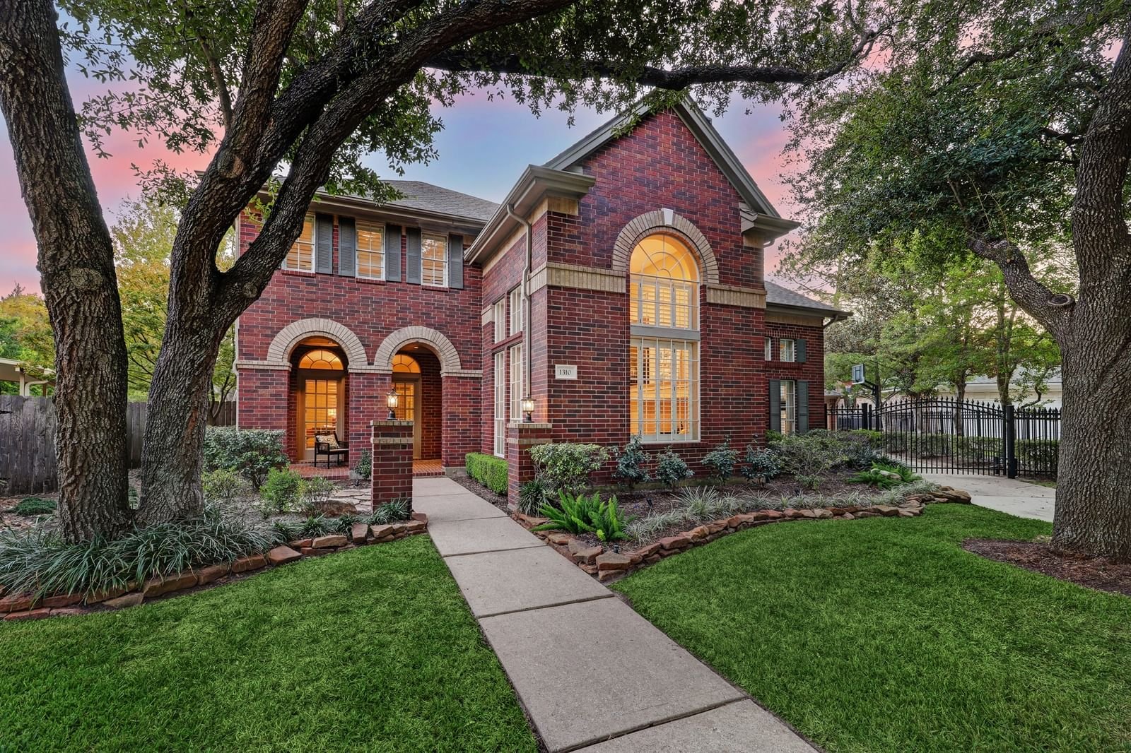 Real estate property located at 1310 Tracewood, Harris, Parkway Villages, Houston, TX, US