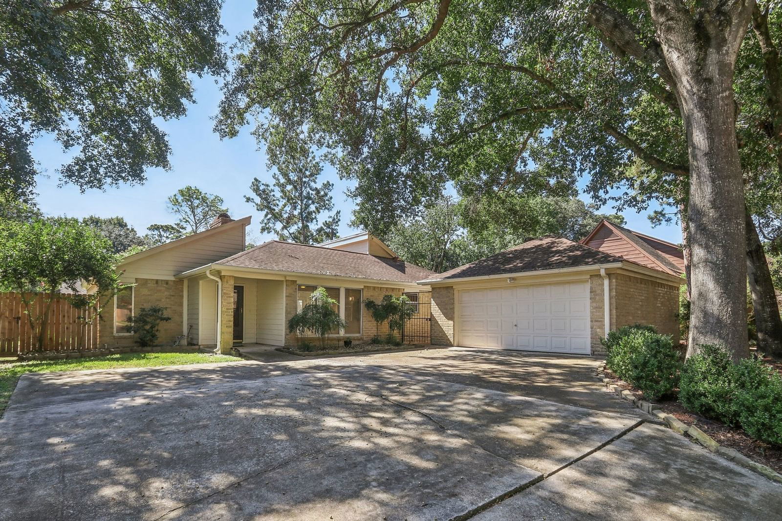 Real estate property located at 12827 Highland Hills, Harris, Lakewood Forest Sec 10 Correcte, Cypress, TX, US