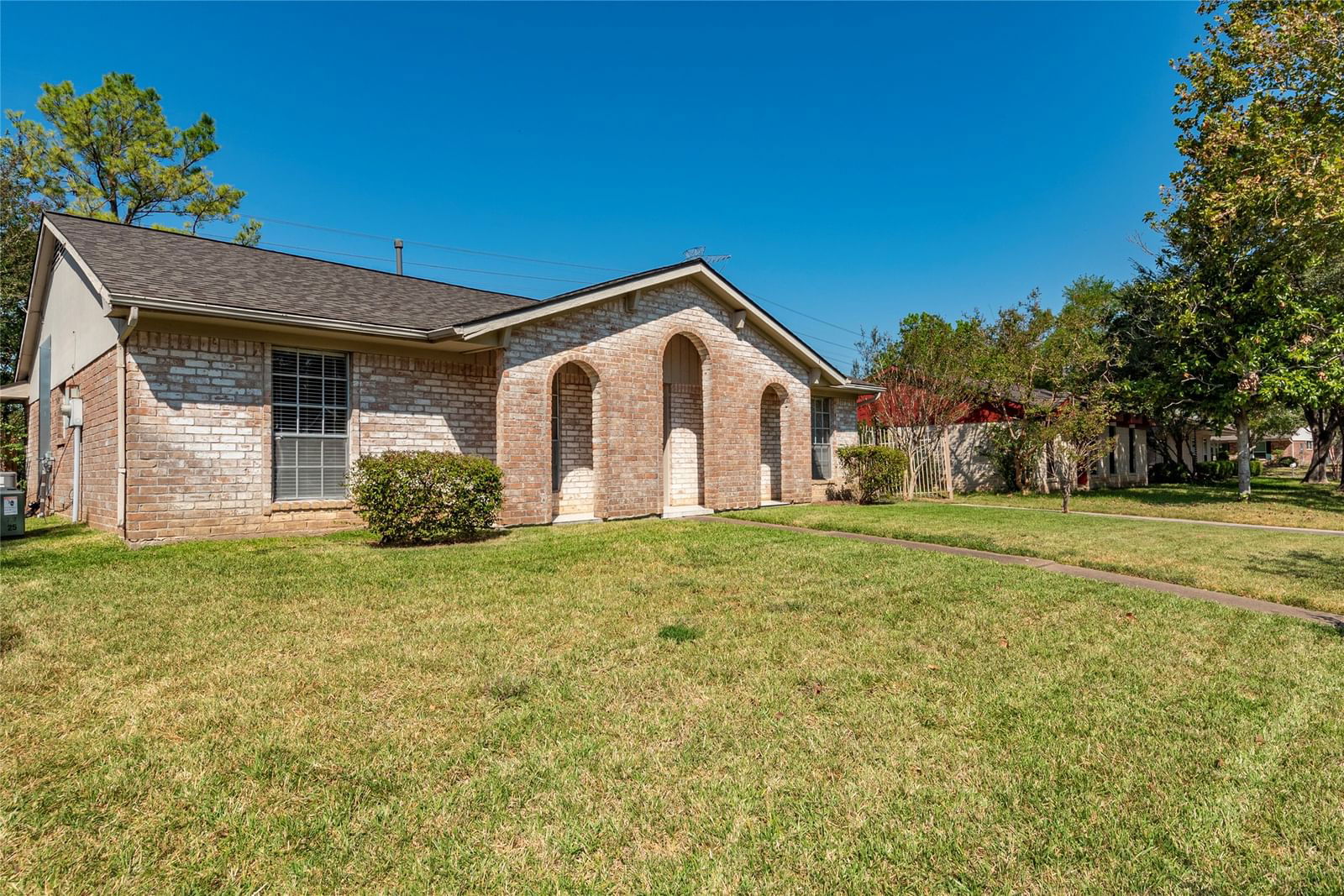 Real estate property located at 11810 Amblewood, Fort Bend, Meadows Sec 2, Meadows Place, TX, US