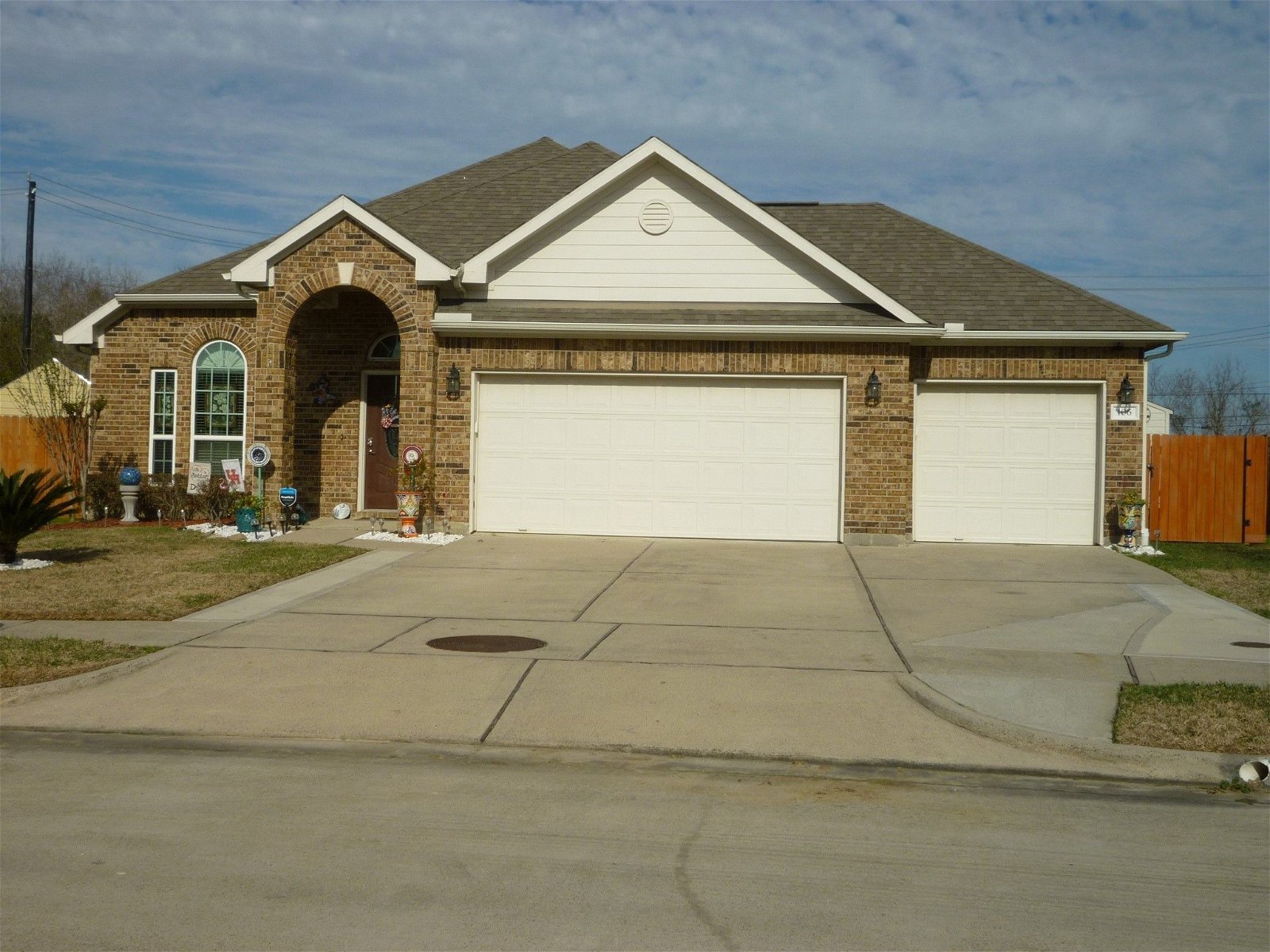 Real estate property located at 106 Persimmon, Harris, Baytown, TX, US