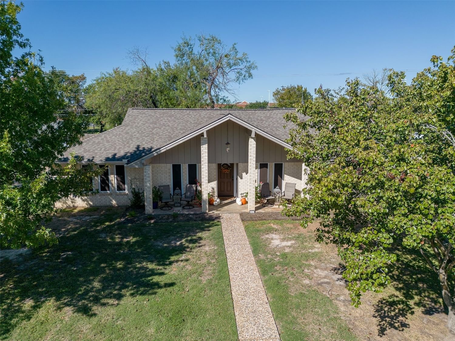 Real estate property located at 2521 Whispering Oaks, Brazos, Bryan, TX, US