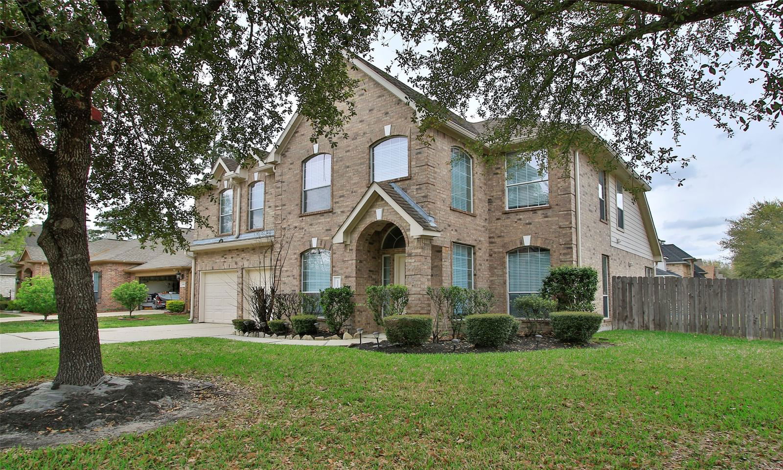 Real estate property located at 2327 Two Trail, Harris, Bradbury Forest, Spring, TX, US