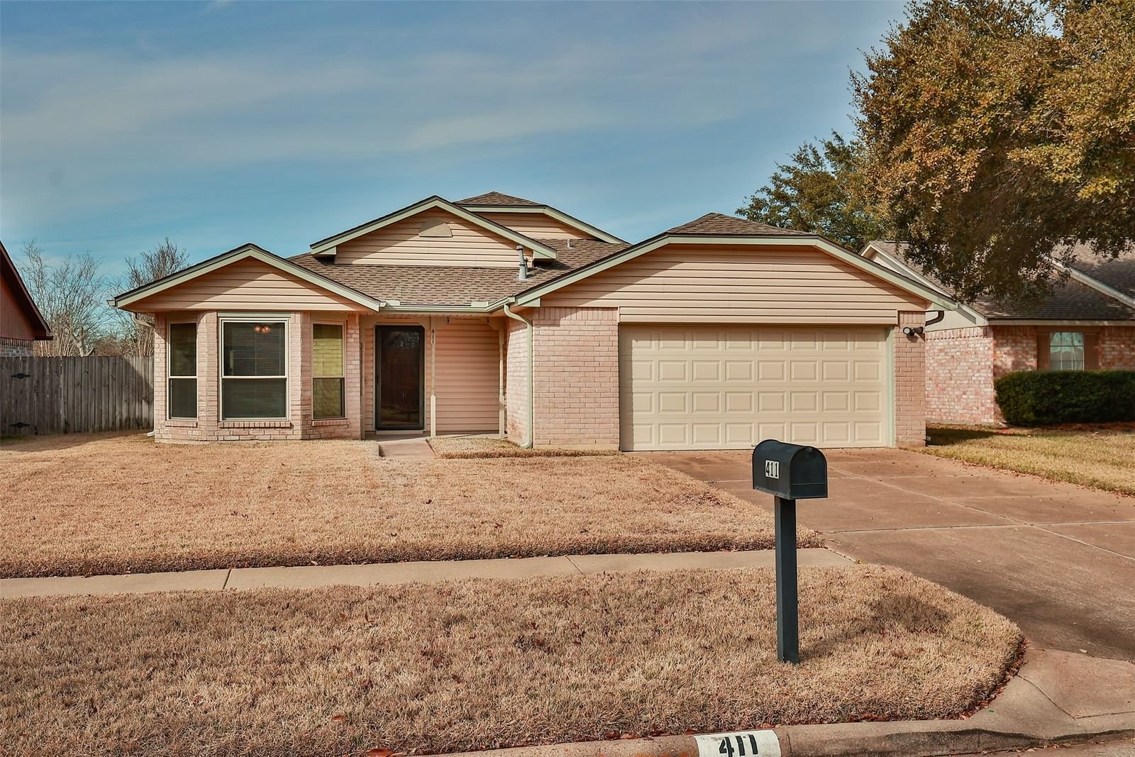 Real estate property located at 411 Old Colony, Fort Bend, The Grove, Richmond, TX, US