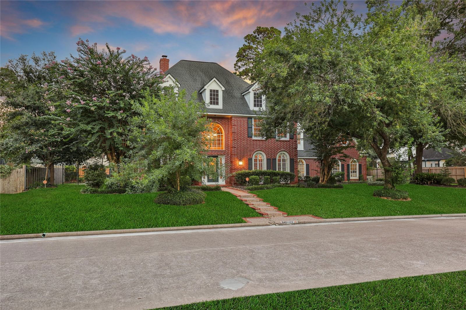 Real estate property located at 2206 Hickory Park, Harris, Kings Point Village The Landing, Kingwood, TX, US