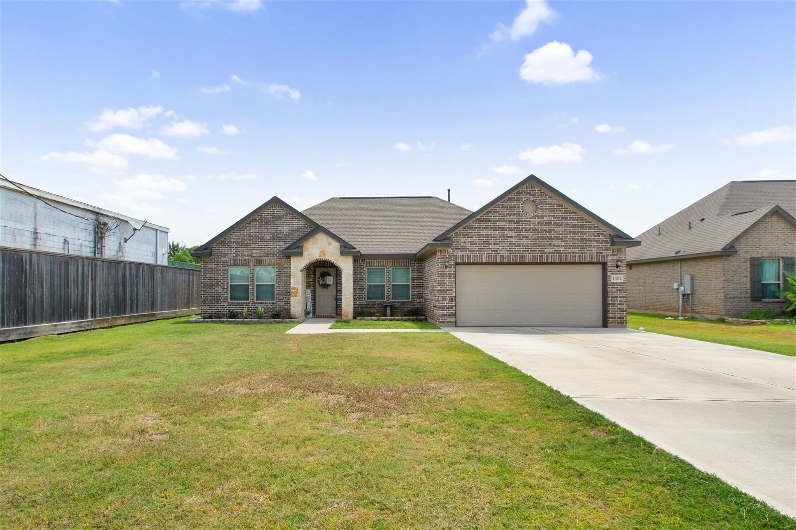 Real estate property located at 1301 Gifford, Brazoria, Angleton, TX, US