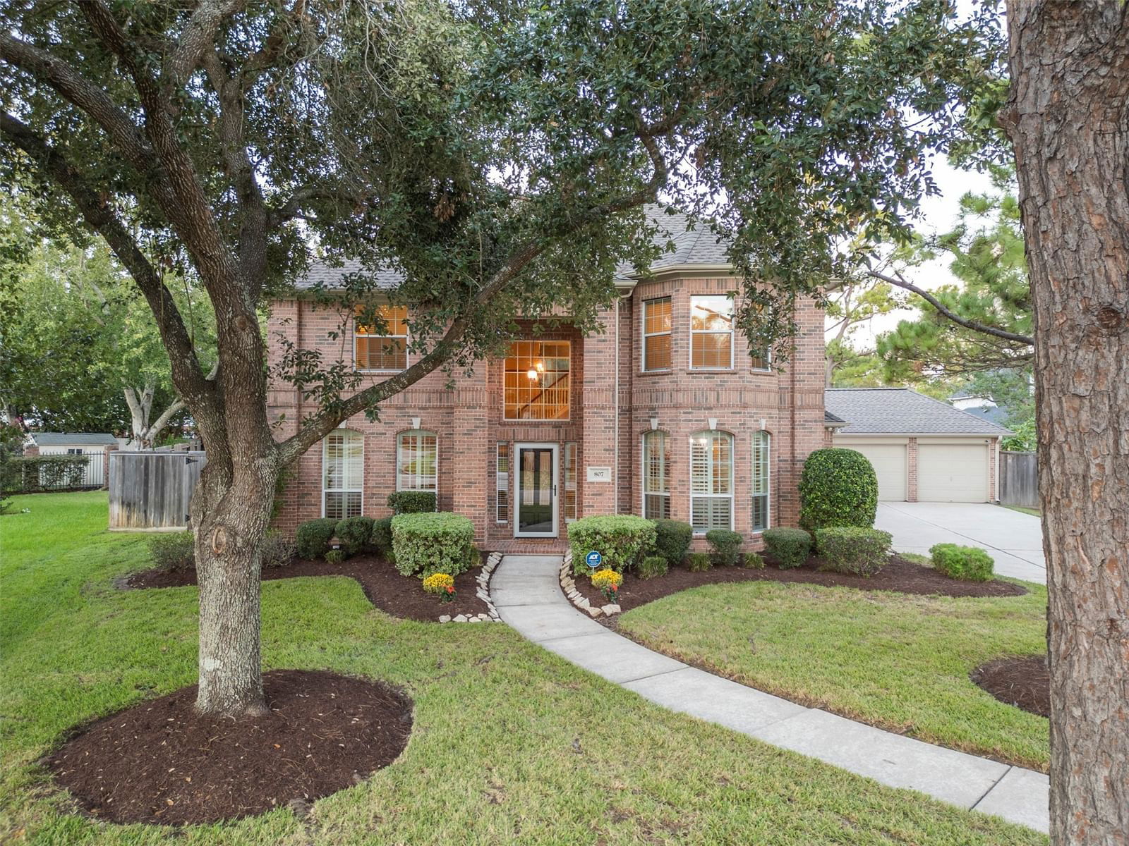 Real estate property located at 807 Mockingbird, Galveston, The Forest Sec 8 2001, Friendswood, TX, US