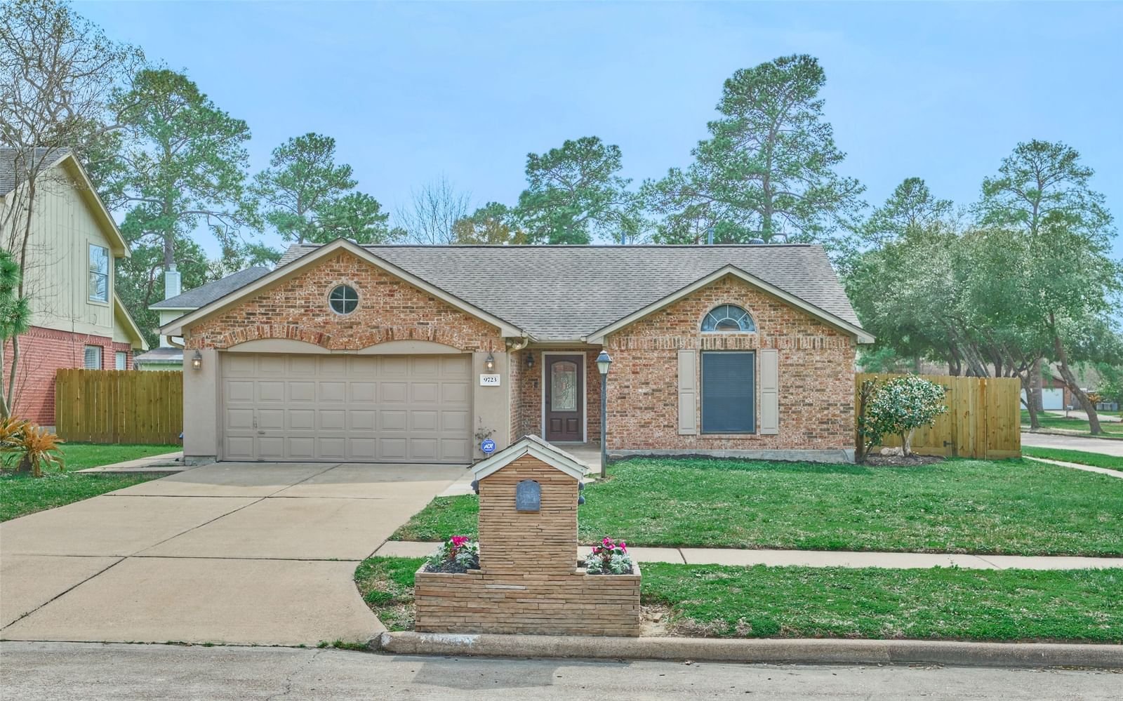 Real estate property located at 9723 Charter Ridge, Harris, Charterwood, Houston, TX, US