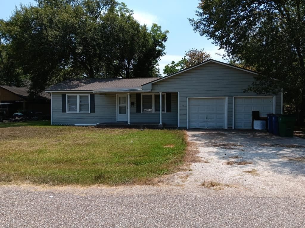 Real estate property located at 714 Magnolia, Brazoria, Angleton, TX, US