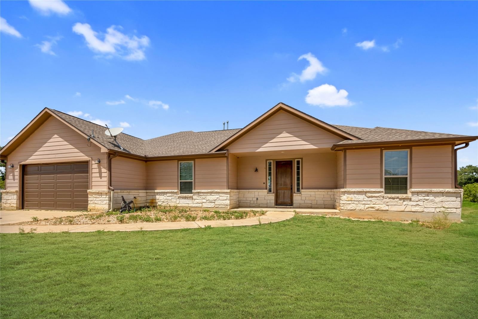 Real estate property located at 1015 County Road 458, Gonzales, Waelder, TX, US