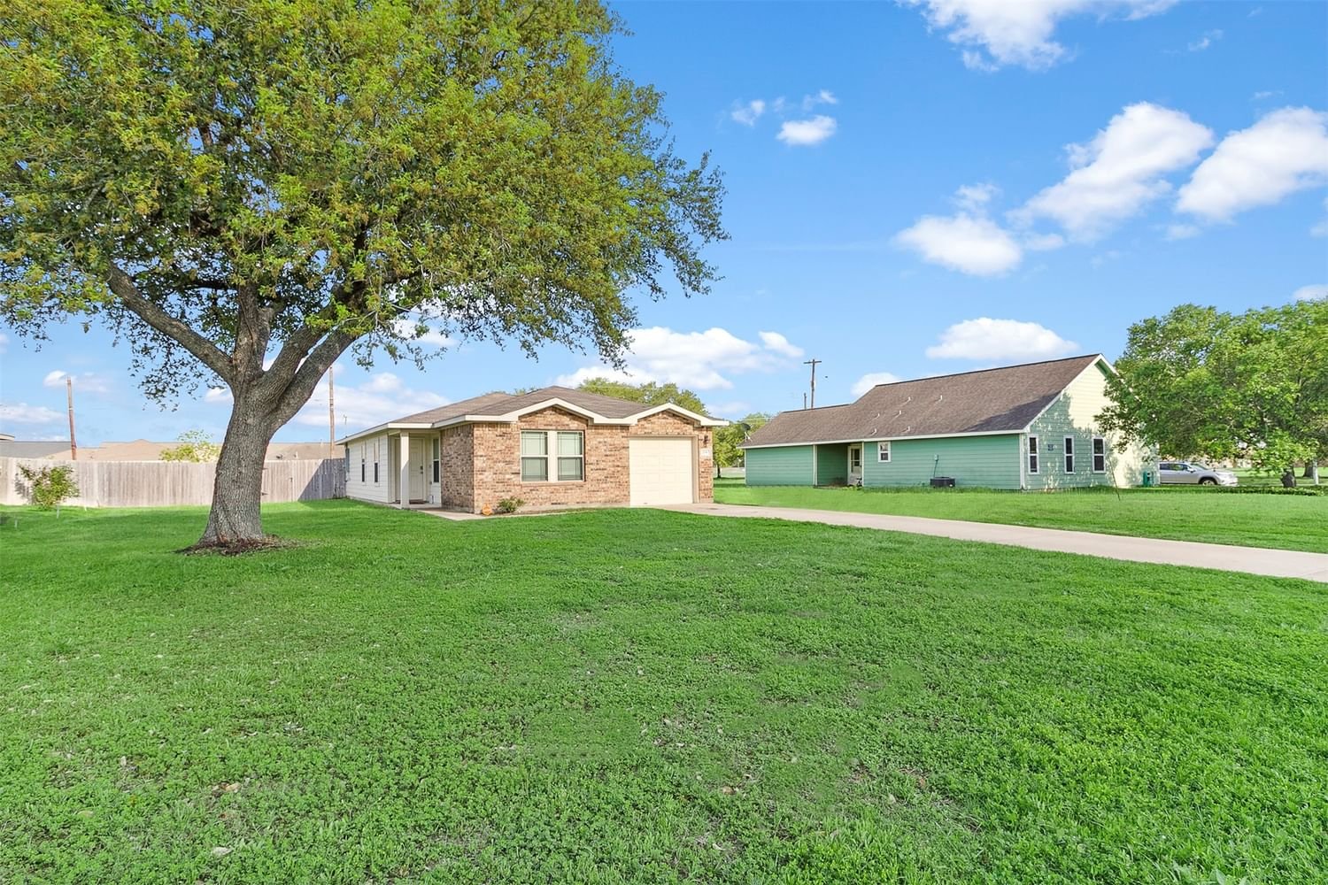Real estate property located at 2130 8th Street, Waller, Town of Hempstead, Hempstead, TX, US