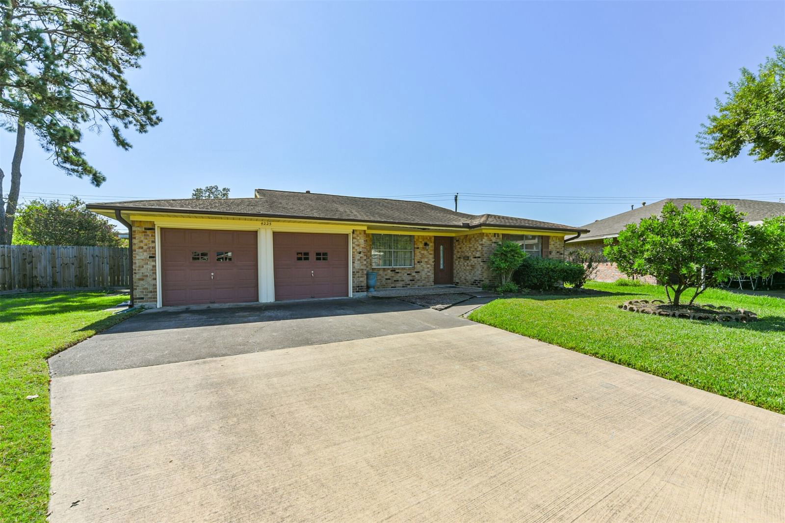 Real estate property located at 4225 Iris, Harris, Ridgeway Sec 03, Deer Park, TX, US