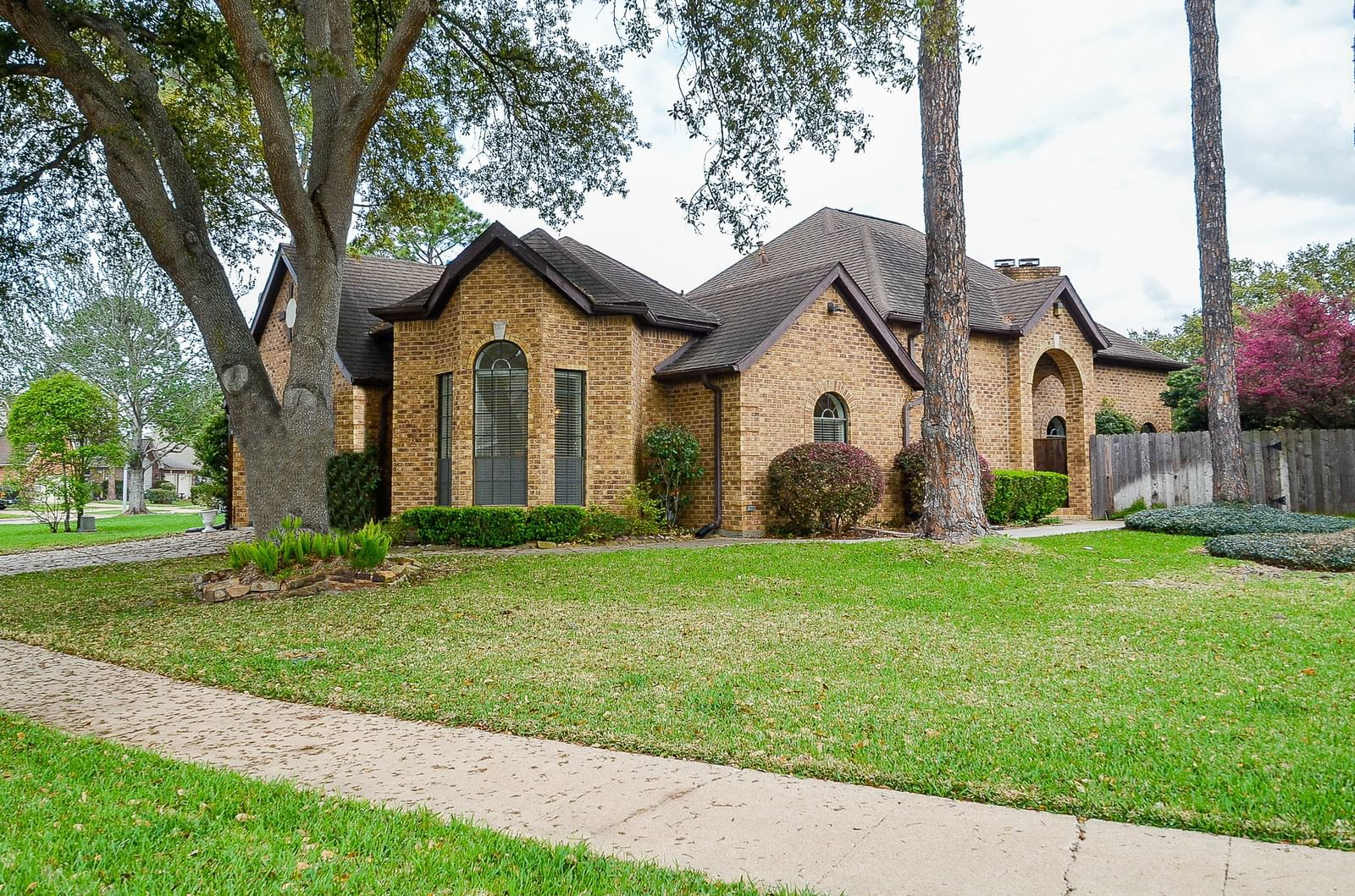 Real estate property located at 1218 Misty Lake, Fort Bend, Sugarmill, Sugar Land, TX, US