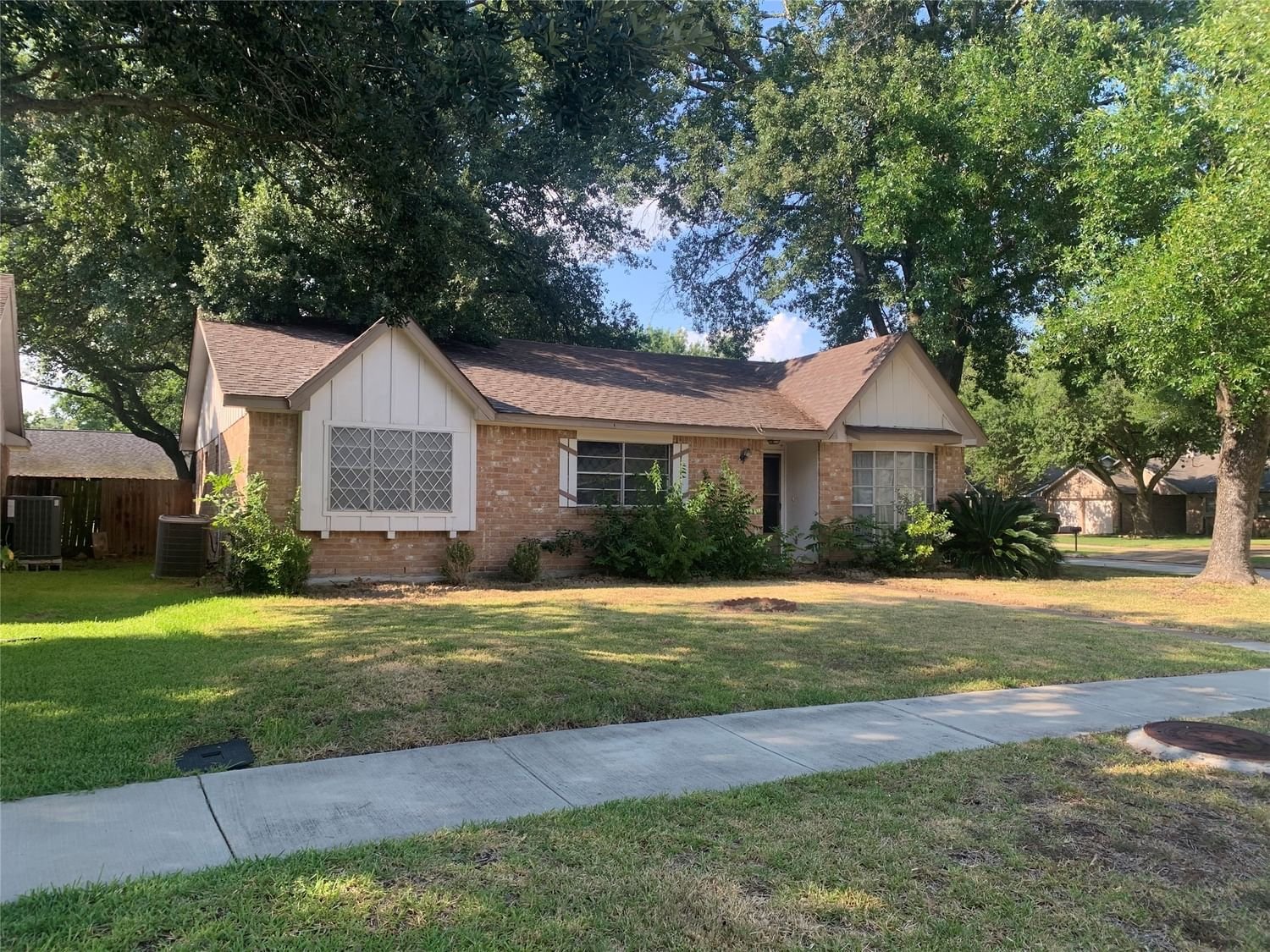 Real estate property located at 13526 Brook Hollow, Fort Bend, Covington Woods Sec 4, Sugar Land, TX, US