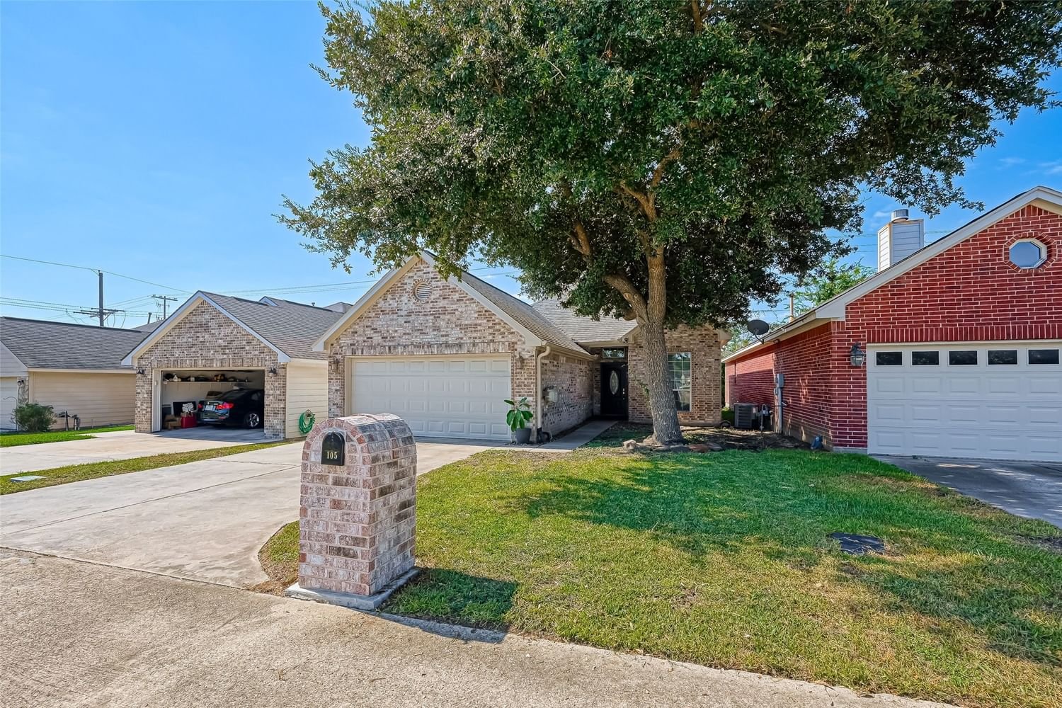 Real estate property located at 105 Moonspinner, Montgomery, April Sound 09, Conroe, TX, US