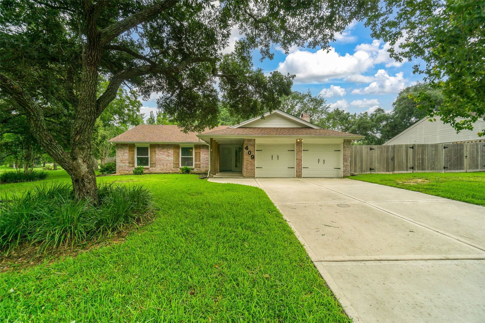 Real estate property located at 409 Colonial, Galveston, Heritage Estates 2, Friendswood, TX, US