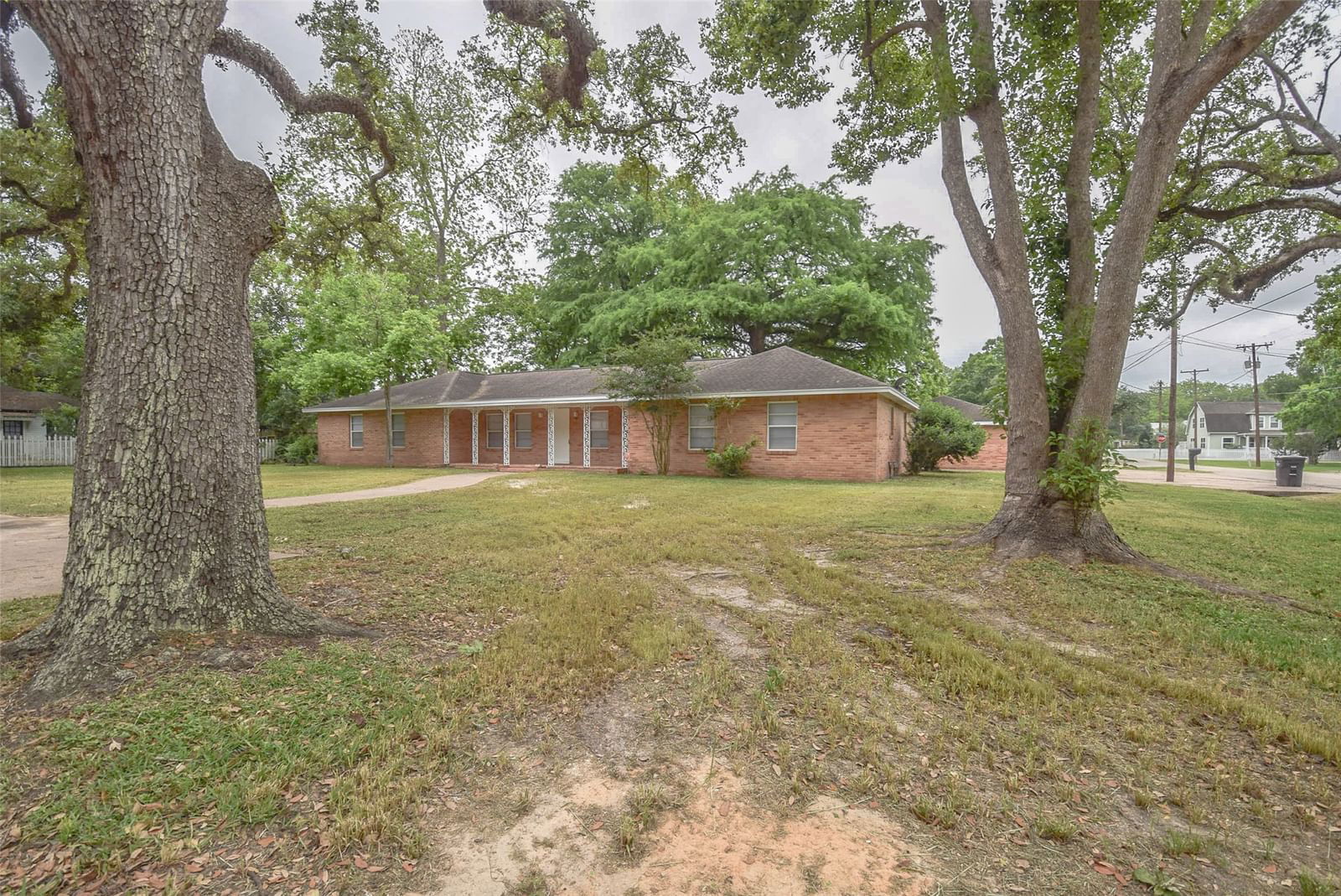 Real estate property located at 302 Lee, Brazoria, Alvin 1 Alvin, Alvin, TX, US