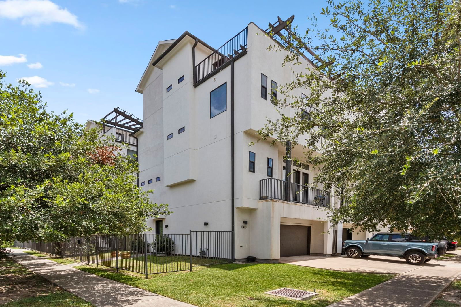 Real estate property located at 1303 Live Oak, Harris, Eado Place, Houston, TX, US