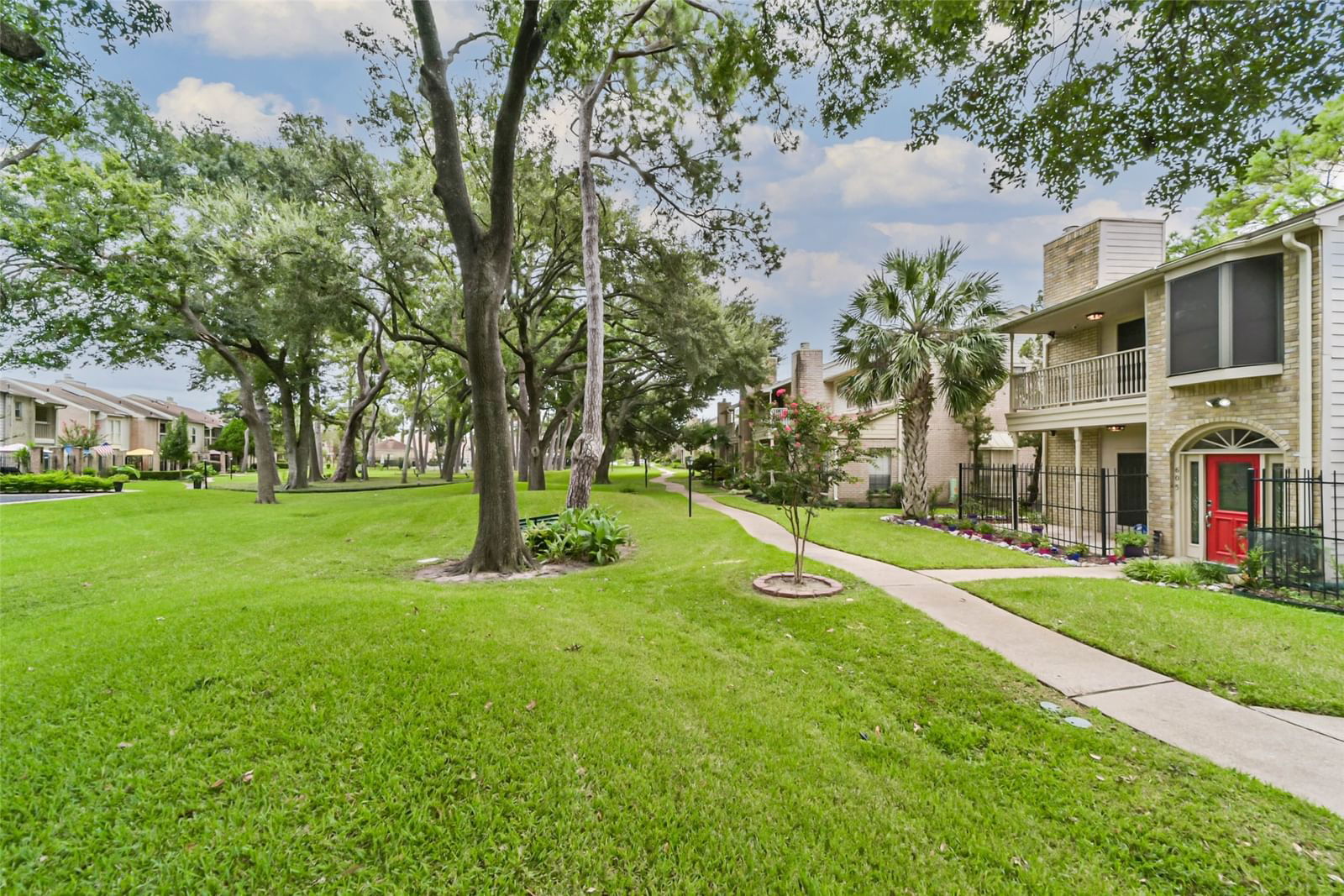 Real estate property located at 800 Country Place #605, Harris, Memorial Place T/H R/P & Ext, Houston, TX, US