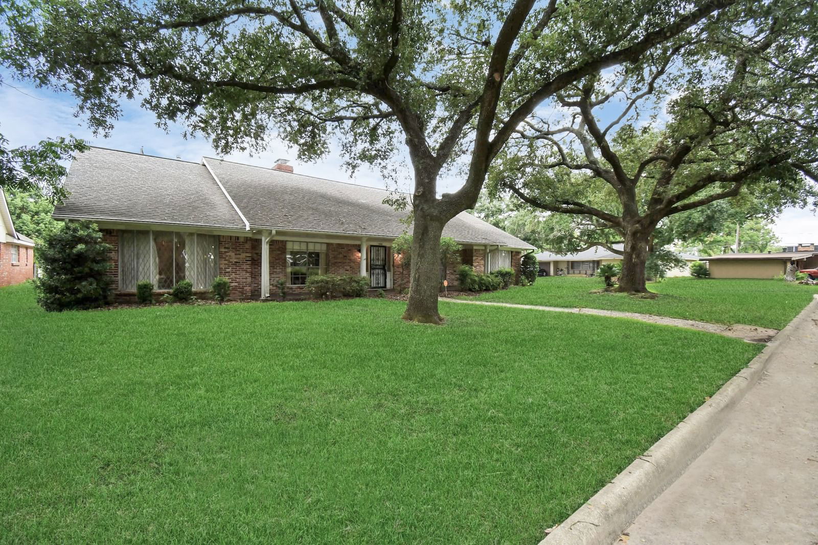 Real estate property located at 700 Rosewood, Harris, Graywood Sec 01, Baytown, TX, US