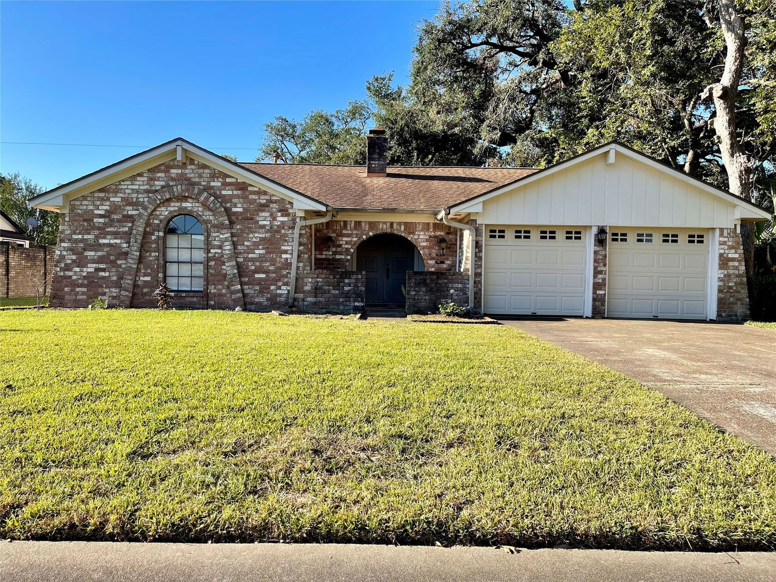 Real estate property located at 121 Tamarisk, Brazoria, Shywood Lake Jackson, Lake Jackson, TX, US