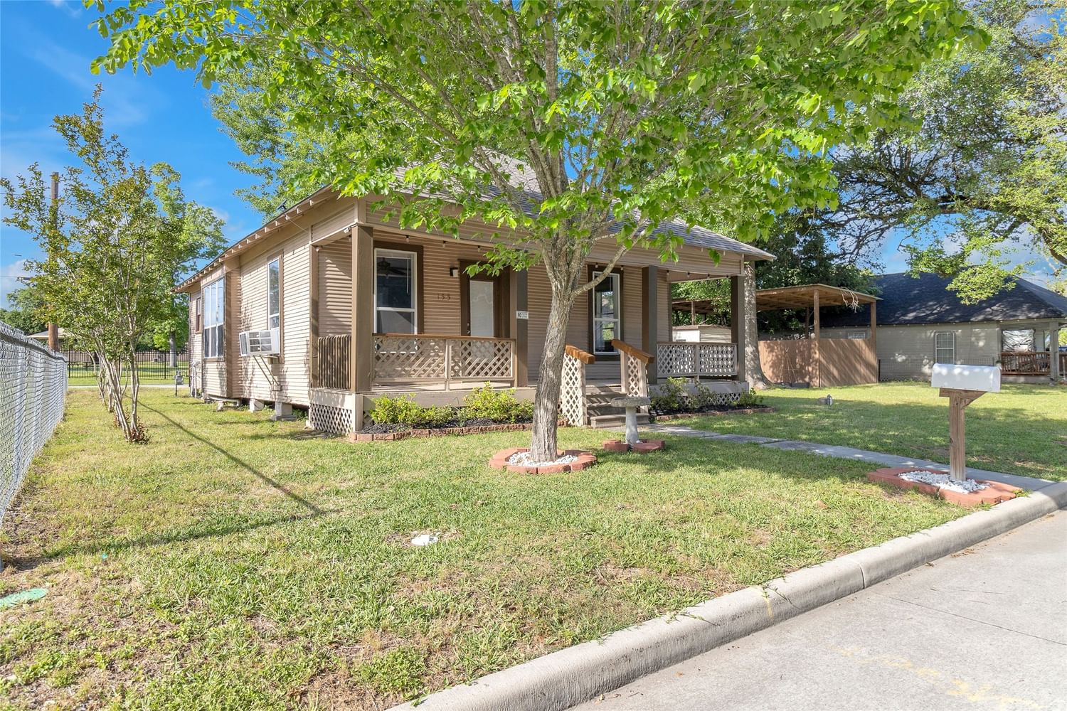 Real estate property located at 155 Davis, Harris, Wilson W H & A L Jackson J B J, Humble, TX, US