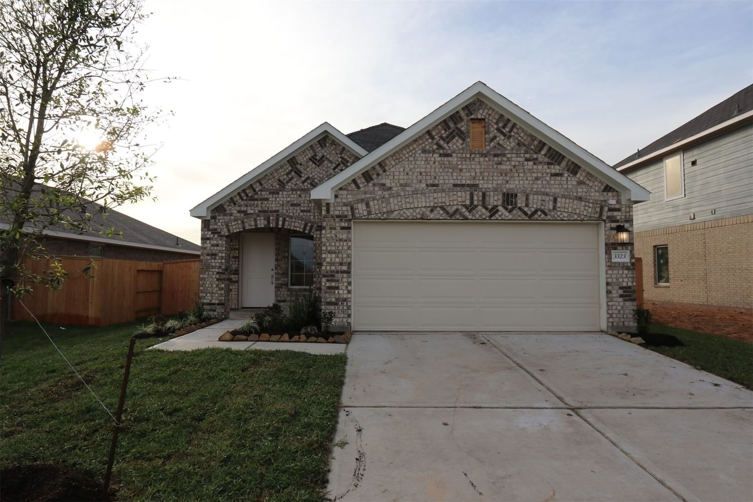 Real estate property located at 3323 Trail View, Fort Bend, Miller's Pond, Rosenberg, TX, US