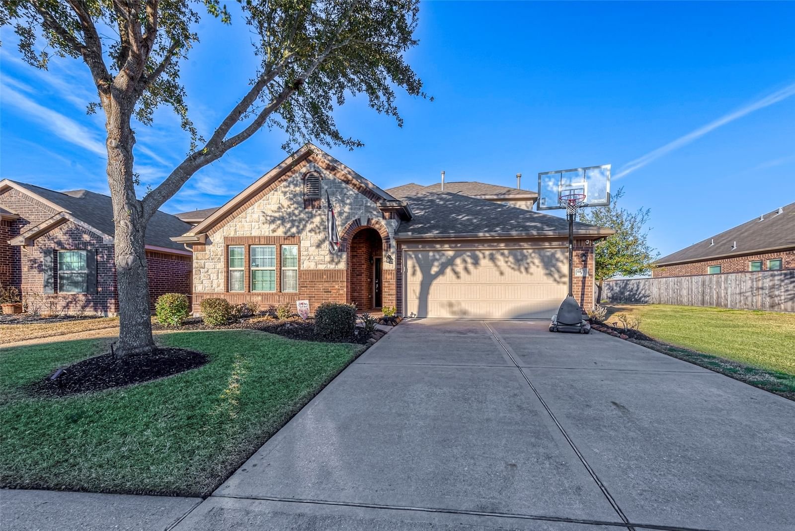 Real estate property located at 6823 Blue Glade, Fort Bend, Long Meadow Farms, Richmond, TX, US